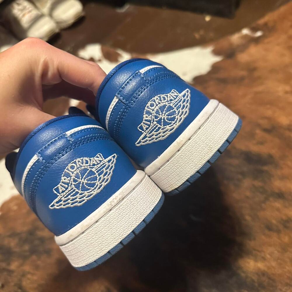 Nike low dark blue jordans - Picture 3 of 5